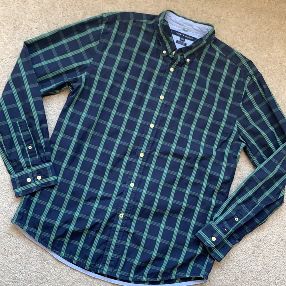 *Tommy Hilfiger button down shirt - Picture 4 of 7
